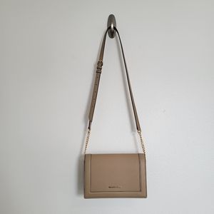 Michael Kors Jet Set Large Leather Crossbody Bag - Camel